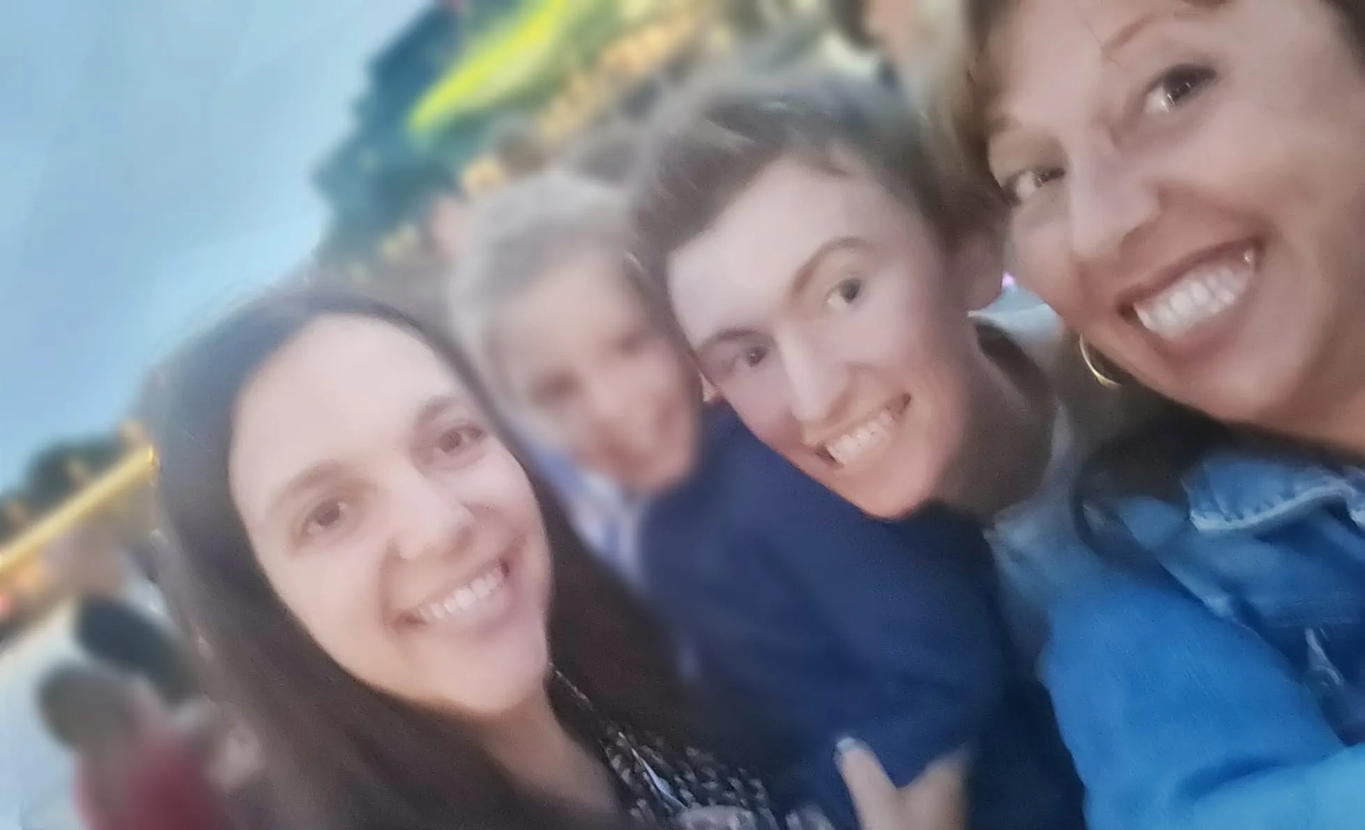 Selfie di genitori e ragazzi al simposio internazionale