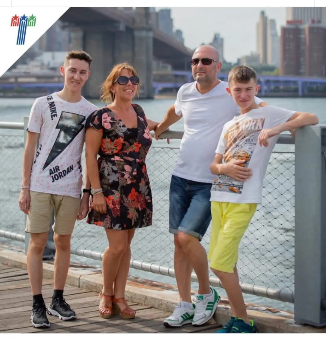 Una famiglia in vacanza in città