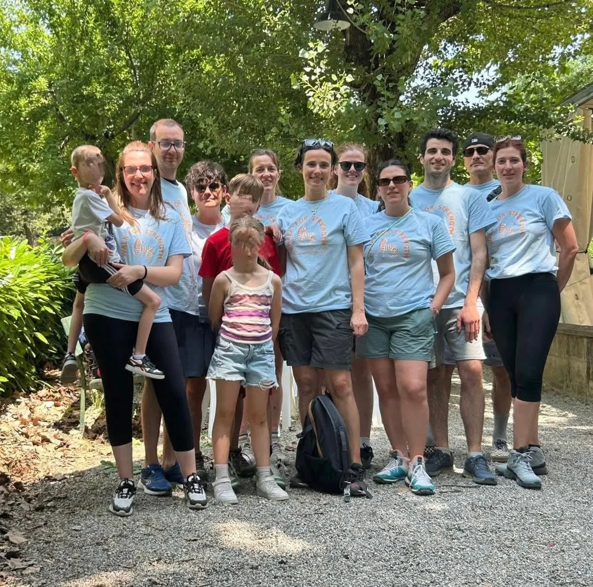 Foto di gruppo della Walk for Strength 2025